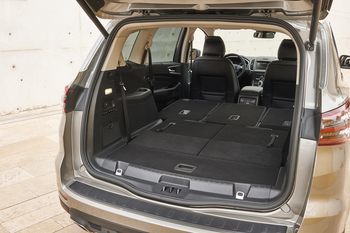 Ford S-MAX mit umgeklappten Sitzreihen