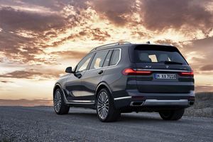 BMW X7 7 Sitzer Heckansicht